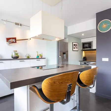 Hypercentre: Near Station With Parking